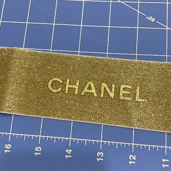 🦁 Chanel Gift Bag with elastic ribbon and two sheets of Chanel tissue - Picture 10 of 12